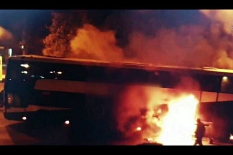 Люди встигли вийти: у Польщі загорівся автобус з українцями