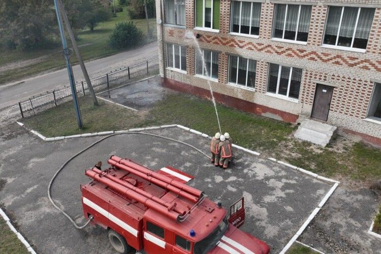 У школі на Волині працювали рятувальники (Фото)