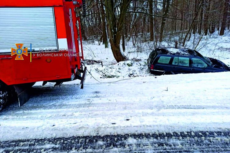 На Волині водійка заїхала в кювет