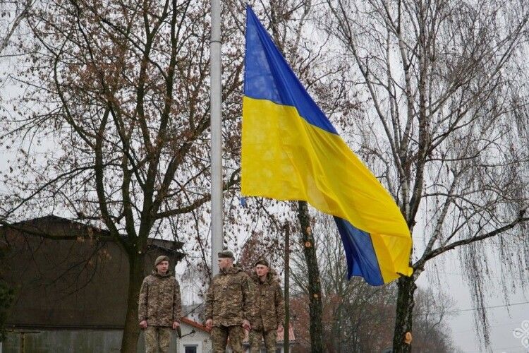 У місті на Волині замайорів 15-метровий прапор України