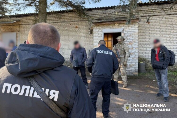 Автомати, гранатомети та 56 тисяч набоїв: на Волині та інших областях «накрили» торговців зброєю