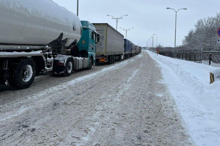 Генконсул України в Любліні повідомив деталі смерті третього водія вантажівки на кордоні з Польщею