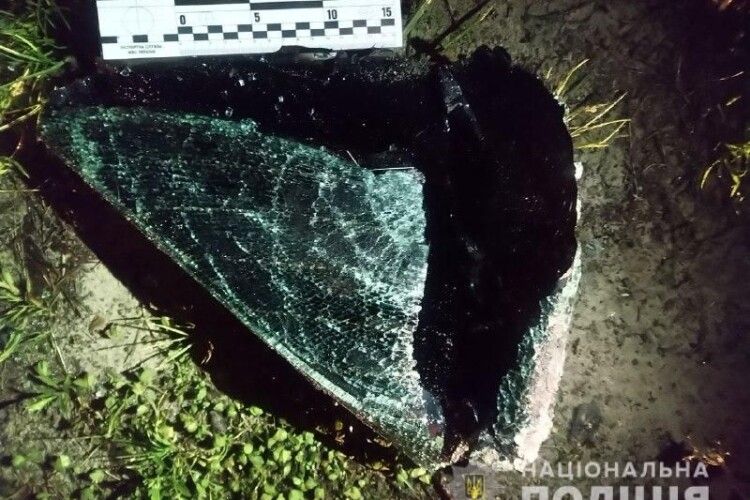Вночі на Рівненщині невідомий водій збив двох дівчат і втік