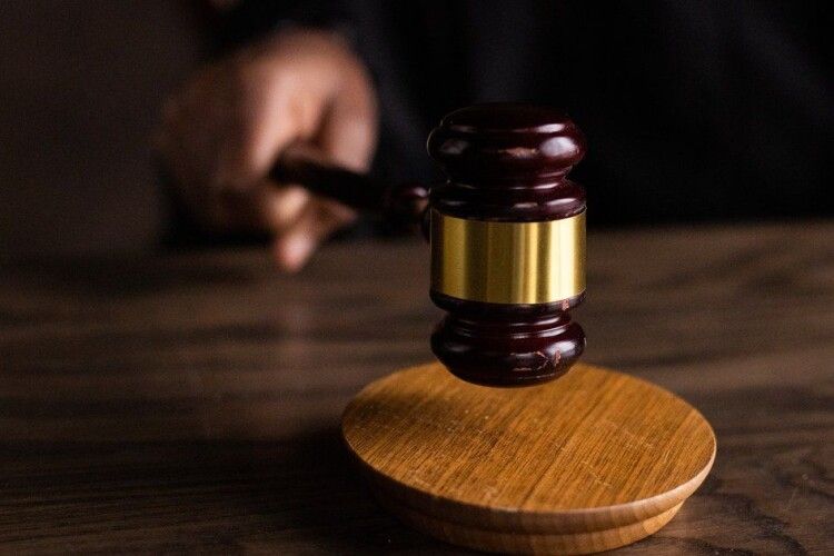 На Волині судили чоловіка, який називав «трупом» офіцера громади