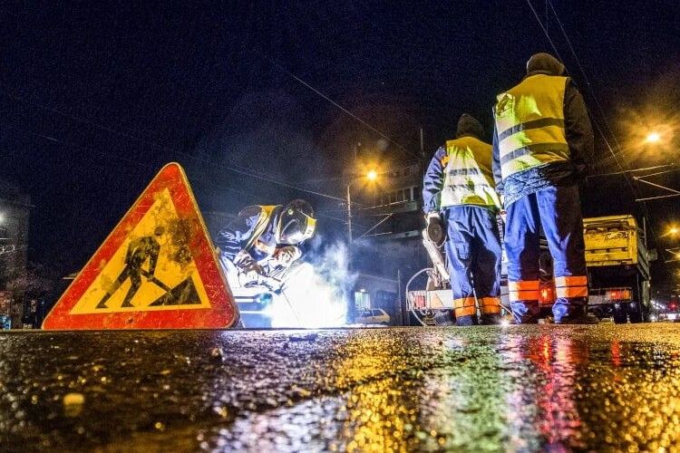 Як на Волині запобігають утворенню ожеледиці на дорогах