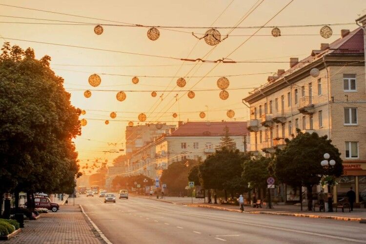 У центрі Луцька тимчасово перекриють рух транспорту