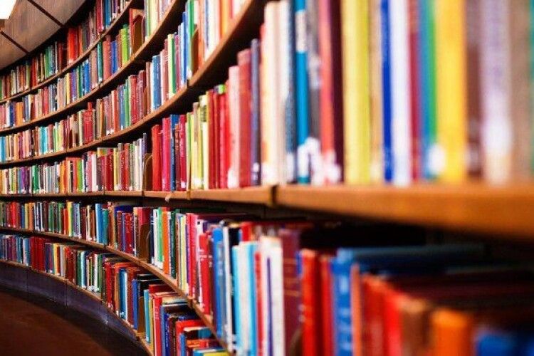 «Книга за життя»: на Волині організують книжкову ярмарку, щоб зібрати кошти на дрон