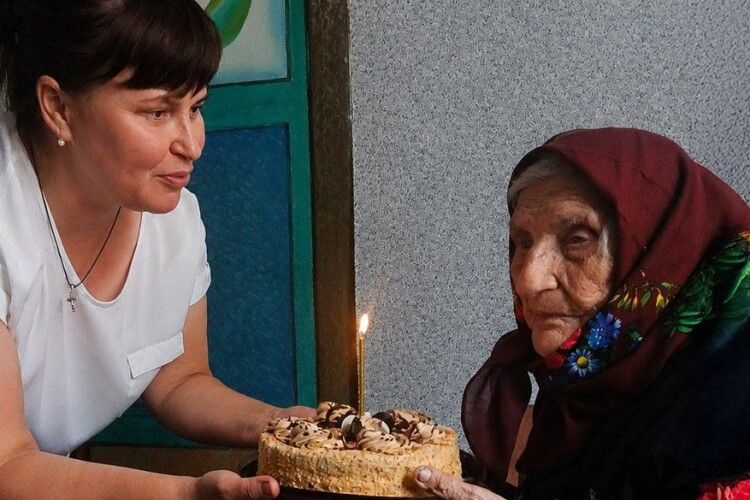 Пережила цілу епоху: у громаді на Волині привітали найстаршу довгожительку