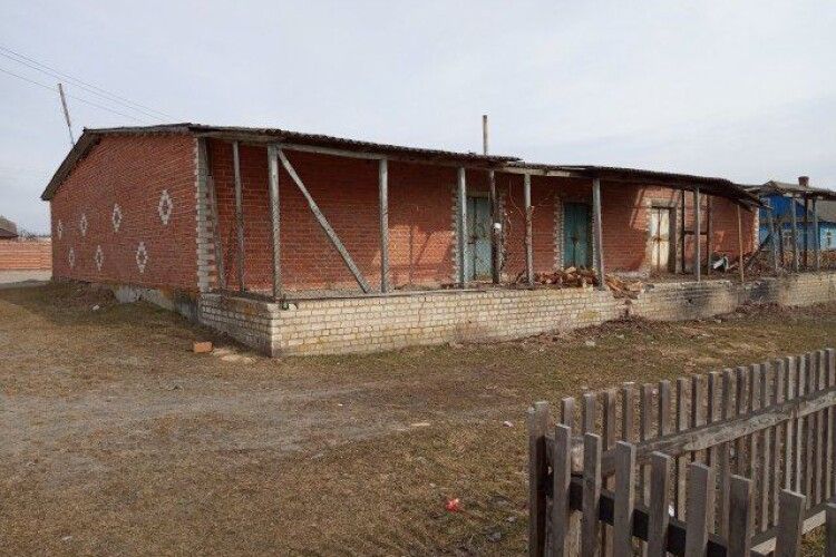 У селі на Волині продали старий магазин-бар за понад 400 тисяч