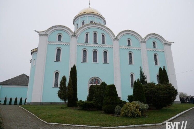У Володимирі заборонили діяльність упц мп на території Успенського собору та Миколаївської церкви