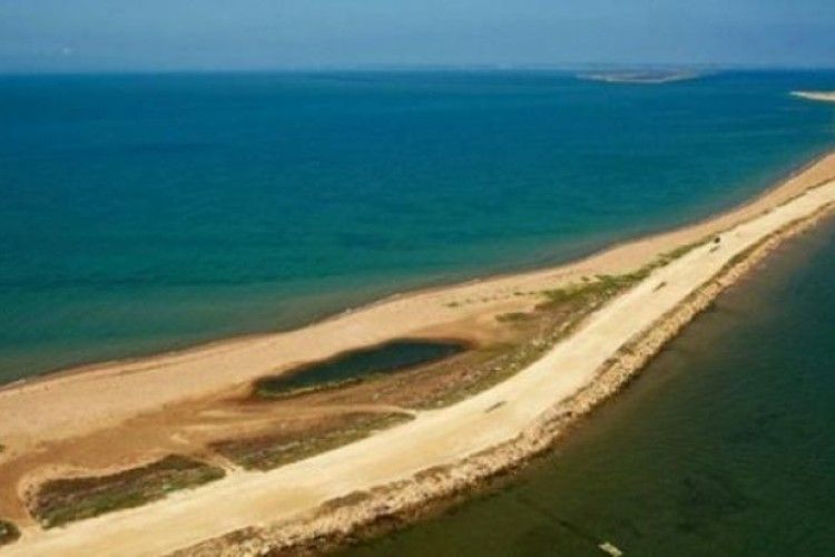 Україна закликала світ не визнавати передачу частини острова Тузла у власність РФ 