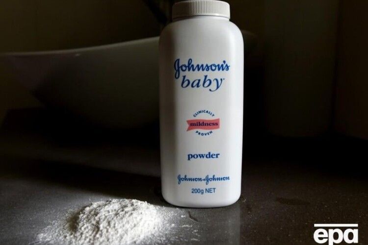 Сім'ї жінки, яка користувалася присипкою «Johnson & Johnson», виплатять майже мільярд доларів