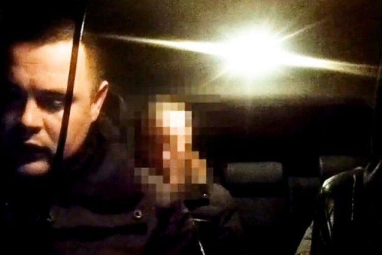 «Мене моя жінка вб'є»: на Рівненщині п'яний водій втікав від копів і злетів з дороги (Відео)