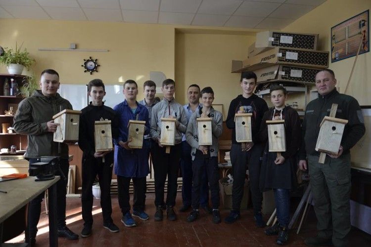 Шацькі школярі збудували для дзьобатих 50 новеньких квартир (фото)