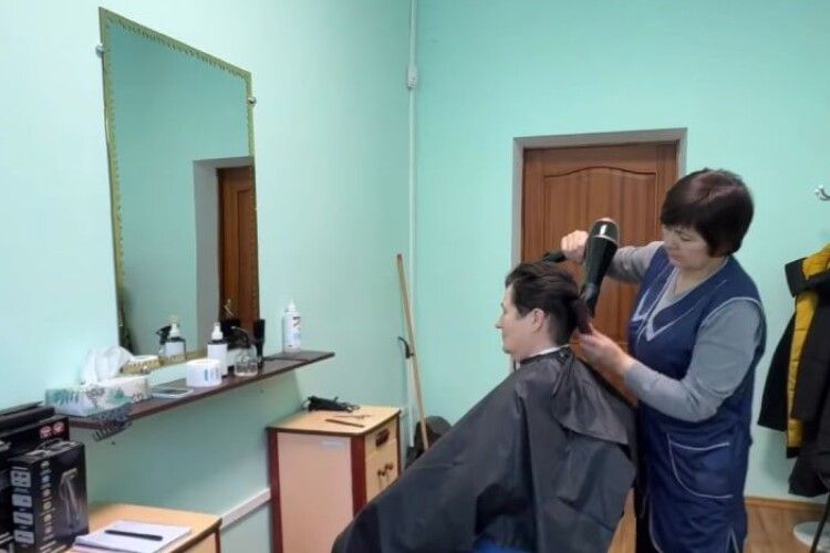 Соціальною перукарнею на Волині скористалися 1 460 громадян