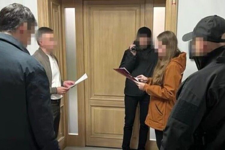 Нардепа із «За майбутнє» викрили на передачі хабаря 150 тисяч доларів