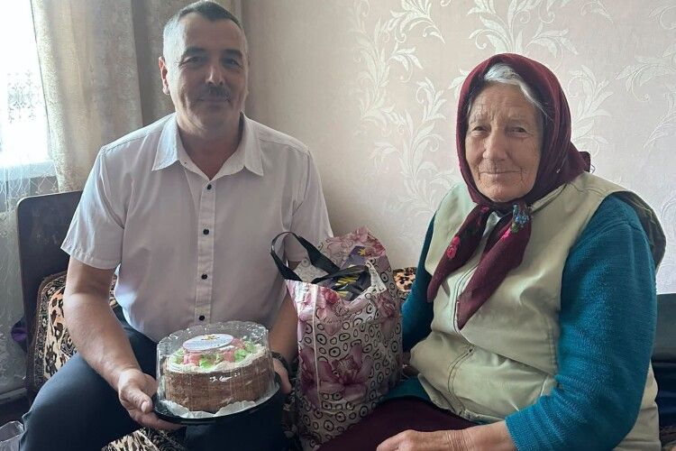 У громаді на Волині привітали поважну ювілярку