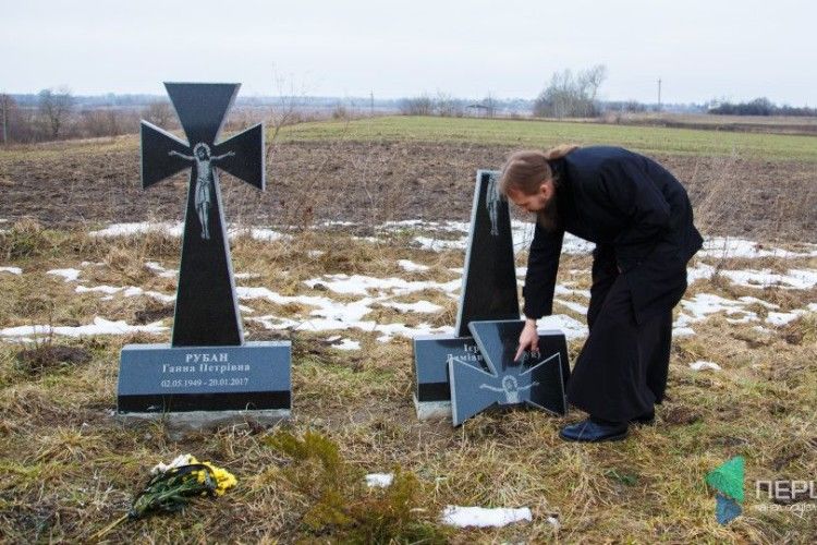 На Волині втретє за рік розбили пам’ятник на могилі монаха