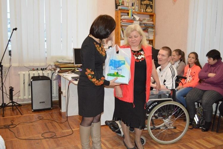 Волонтерка з Америки відвідала Реабілітаційний центр у Ковелі