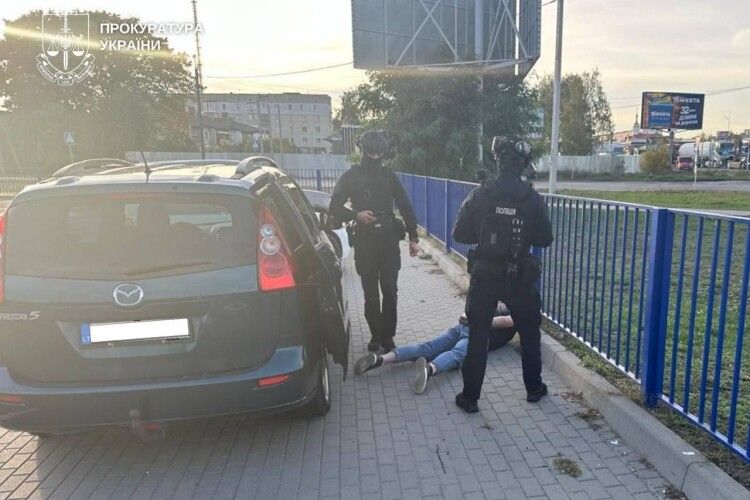 Продали 13 «гуманітарних» автівок: на Волині судитимуть членів організованої групи