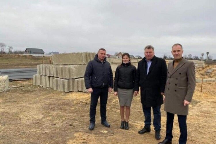 Голова облдержадміністрації Юрій Погуляйко ознайомився із будівництвом школи в селі Стобихівка