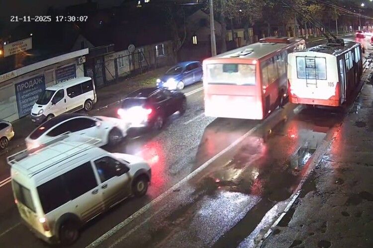 У Луцьку обгін на дорозі закінчився ДТП