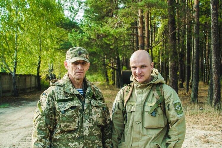 Кіборг з Маневич пішов у військо разом з батьком (відео)