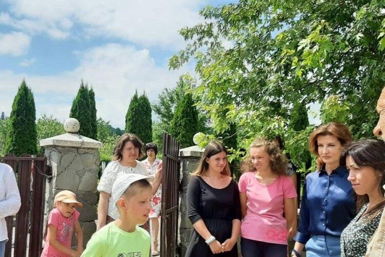 Марина Порошенко відвідала дитячий центр «Теплий дім», який допомогла врятувати