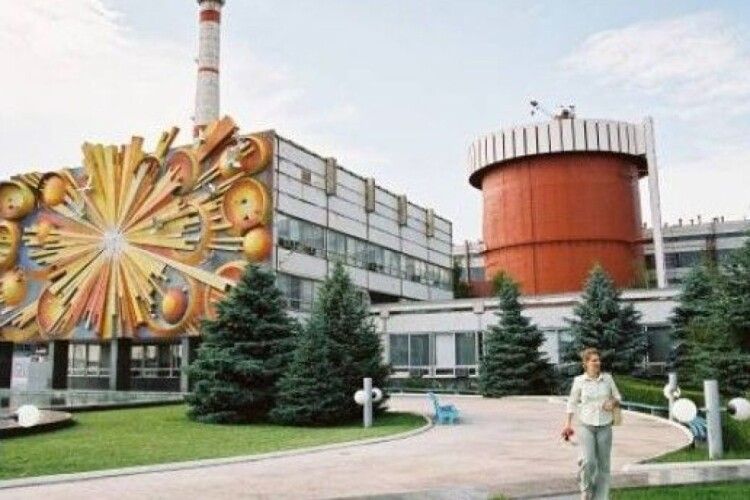 Потужний вибух прогримів за 300 м від реакторів: окупанти випустили ракети по Південноукраїнській АЕС (Фото)