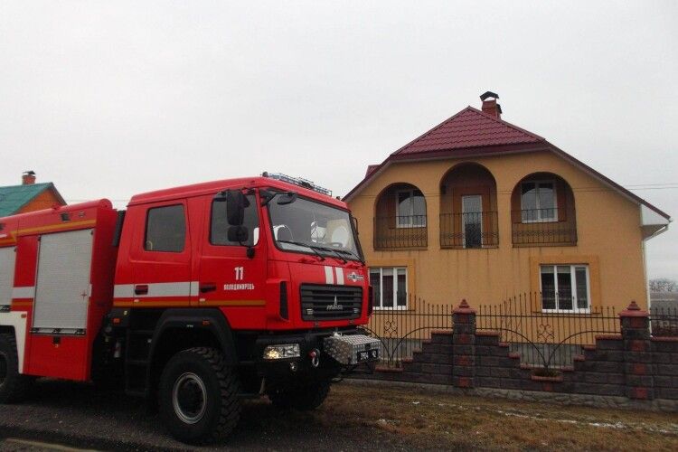 Через пожежу в гаражі ледь не згорів будинок (Фото)