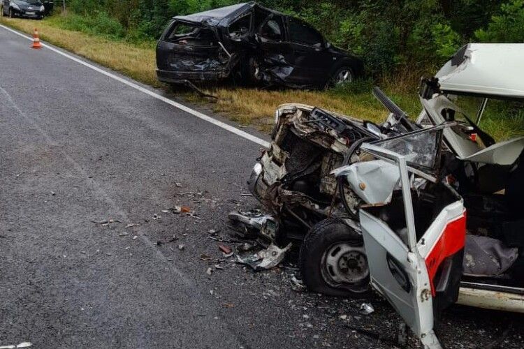 Машини розбили вщент: водії з Волині зробили аварію на Львівщині