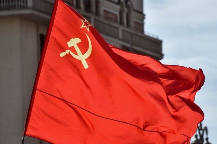 У держдумі пропонують зробити радянський прапор державним прапором росії