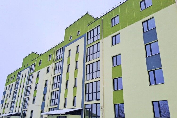 У місті на Волині понад пів сотні родин ВПО отримали ордери на нове житло