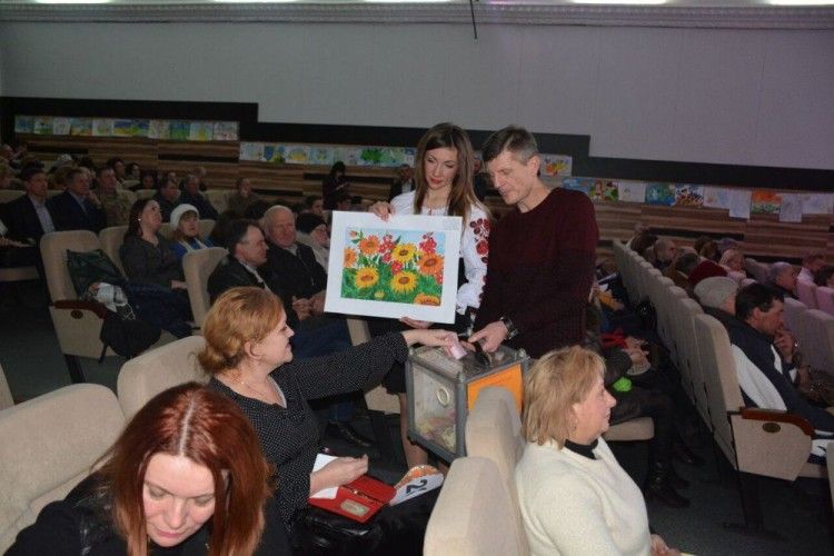  Діти передали гроші від продажу власних малюнків родинам загиблих учасників ООС