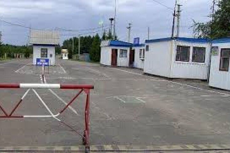 У Дольську зупинили українця, який ввозив незадекларовані запчастини до автомобілів