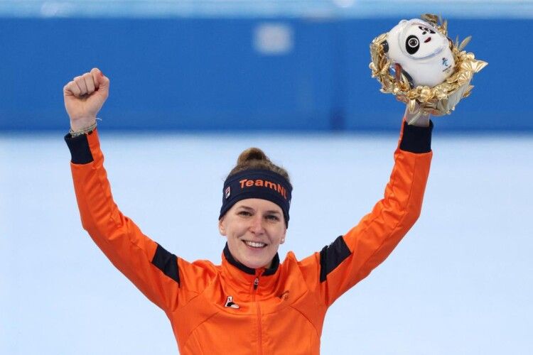 Нідерландська ковзанярка Ірен Вюст виграє золоті медалі на п'ятій поспіль зимовій Олімпіаді