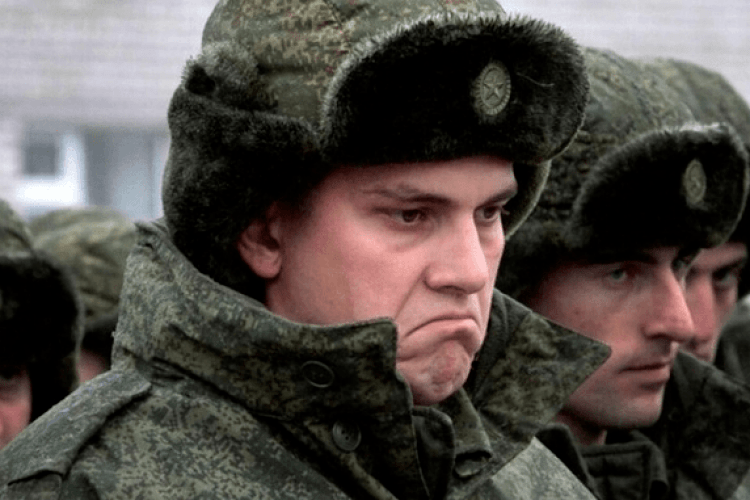 Росіянам, які ухиляються від мобілізації, пропонують змінювати стать