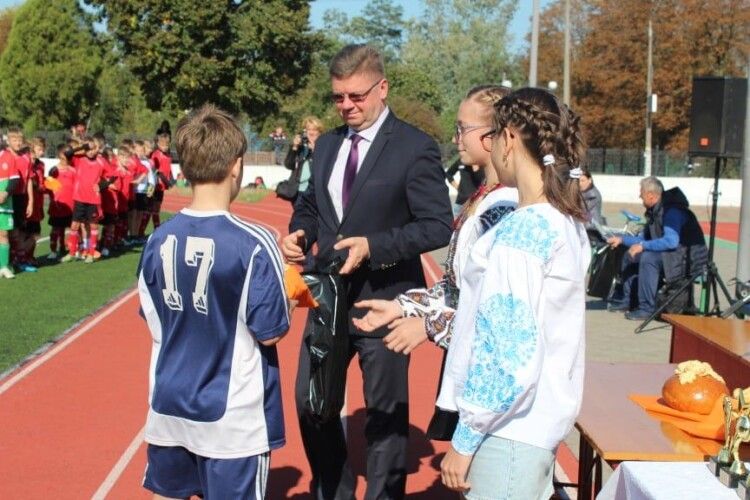 Футбольний турнір у Нововолинську покликав спортсменів з – за кордону