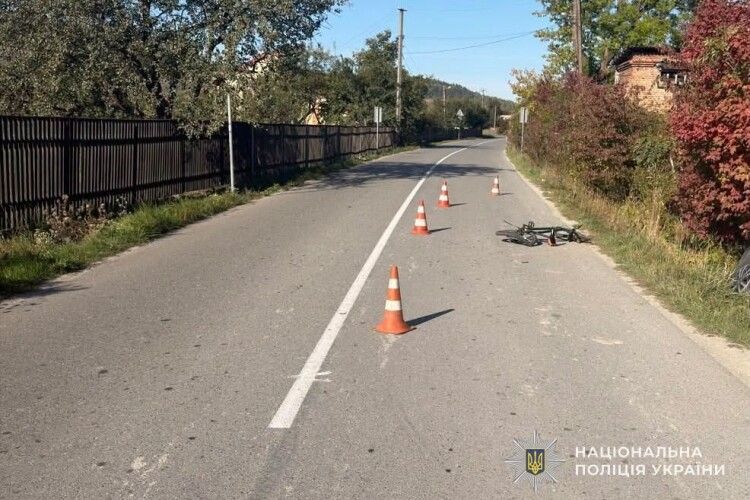 На Львівщині автівка патрульних збила 11-річну дитину на велосипеді