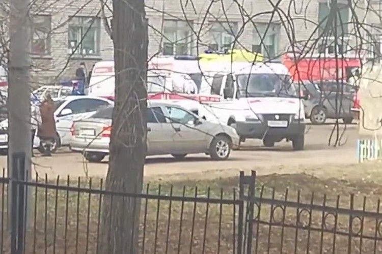 Школяр з ножем напав на двох учениць та вчительку (Відео)