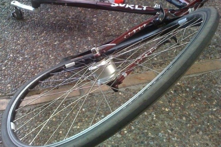 Вранці у Луцьку автомобіль збив велосипедиста (Фото)