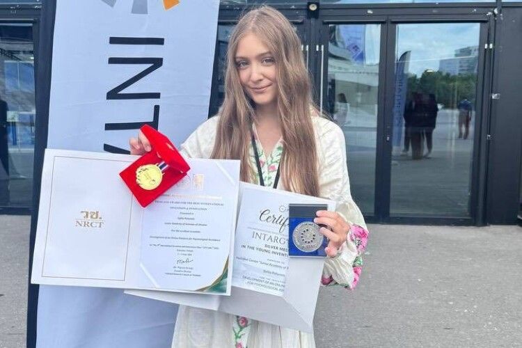 Психологічна допомога в один клік: студентка з Луцька виборола срібло на Міжнародному шоу винаходів