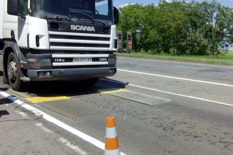 Волинська область увійшла до трійки лідерів за сплаченими водіями перевантажених фур штрафами