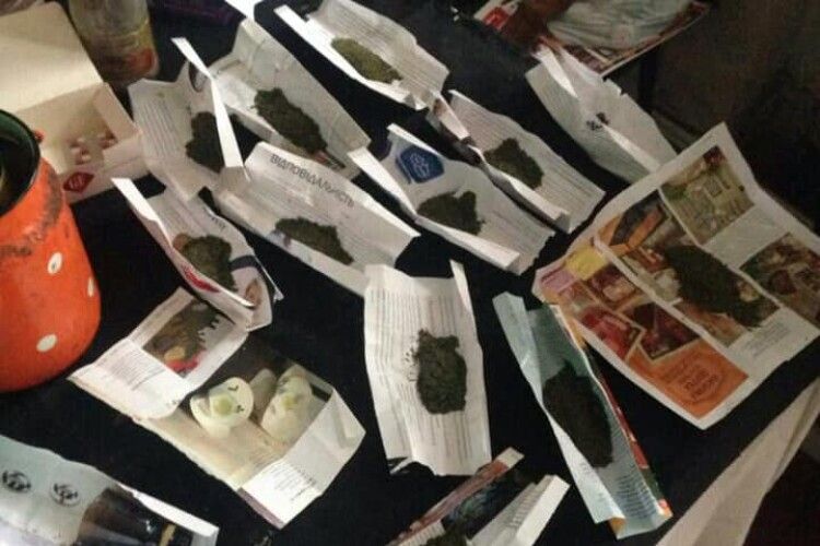 Поліцейські вилучили наркотичну речовину у любешівчанина