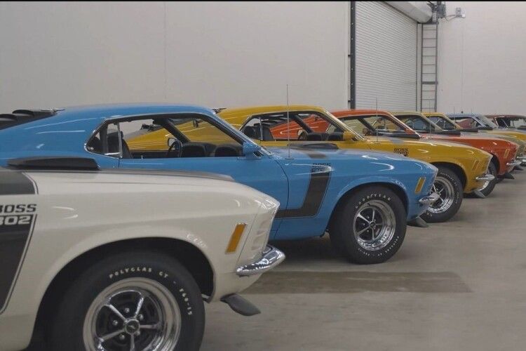 Показали ексклюзивну колекцію із сотнями рідкісних Ford Mustang та Shelby Cobra (Відео)