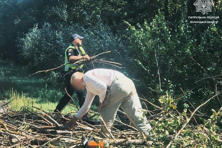 Волинські патрульні оперативно допомогли звільнити дорогу