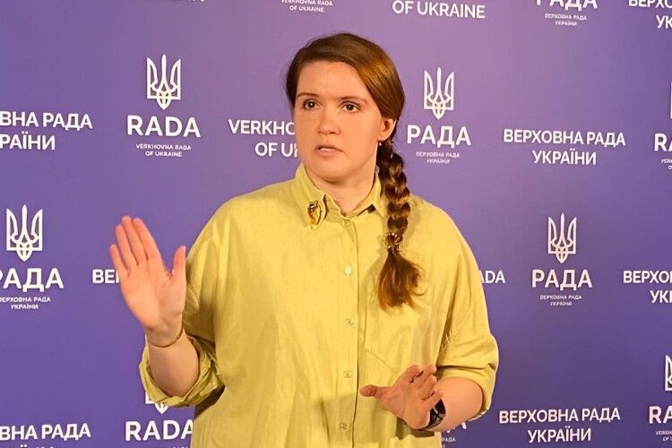 Мар’яна Безугла била в двері півтори години…