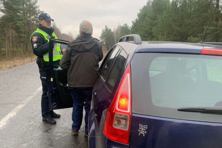 Чому у районі на Волині зупиняють автівки