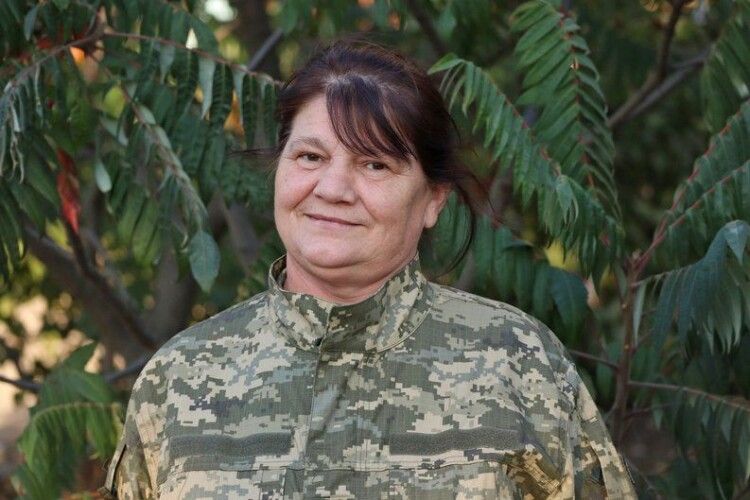 56-річна волинянка «лікує» своїми стравами захисників на сході
