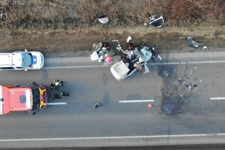 На Волині внаслідок зіткнення вантажівки та легковика травмувалися двоє чоловіків